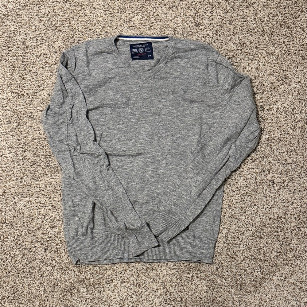 American Eagle Men's Gray V-Neck Sweater. Size Medium